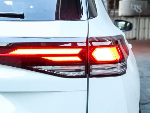 New 2026 Volkswagen Tiguan SE R-Line image 9