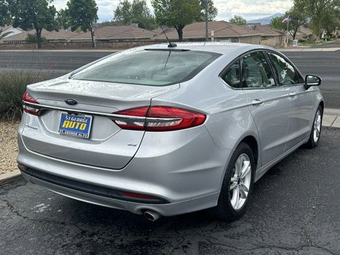 Used 2018 Ford Fusion SE image 3
