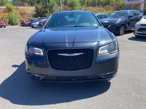 Used 2018 Chrysler 300 S image 2
