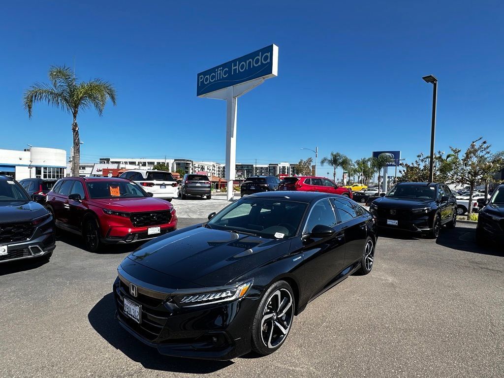 Used 2022 Honda Accord Sport image 2