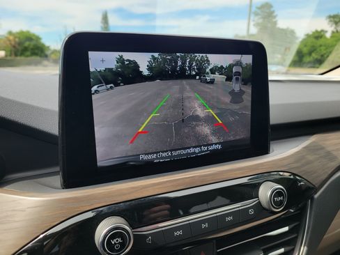 Used 2020 Ford Escape Titanium FWD image 19