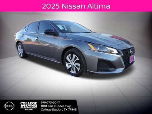 Used 2025 Nissan Altima 2.5 S image 1