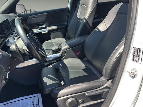 Used 2022 Mercedes-Benz GLB 250 4MATIC w/ Premium Package Lite image 13