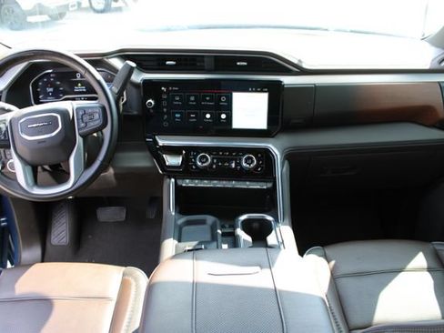 Used 2024 GMC Sierra 2500 Denali w/ Denali Reserve Package AWD/4WD image 17
