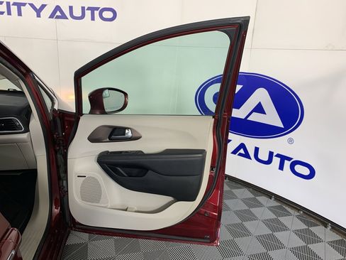 Used 2017 Chrysler Pacifica Touring-L Plus w/ Advanced Safetytec Group image 37