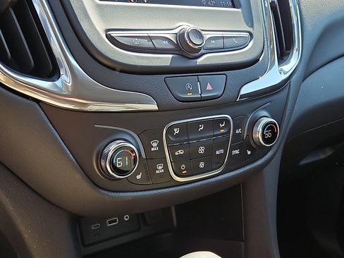 Used 2023 Chevrolet Equinox LT image 15