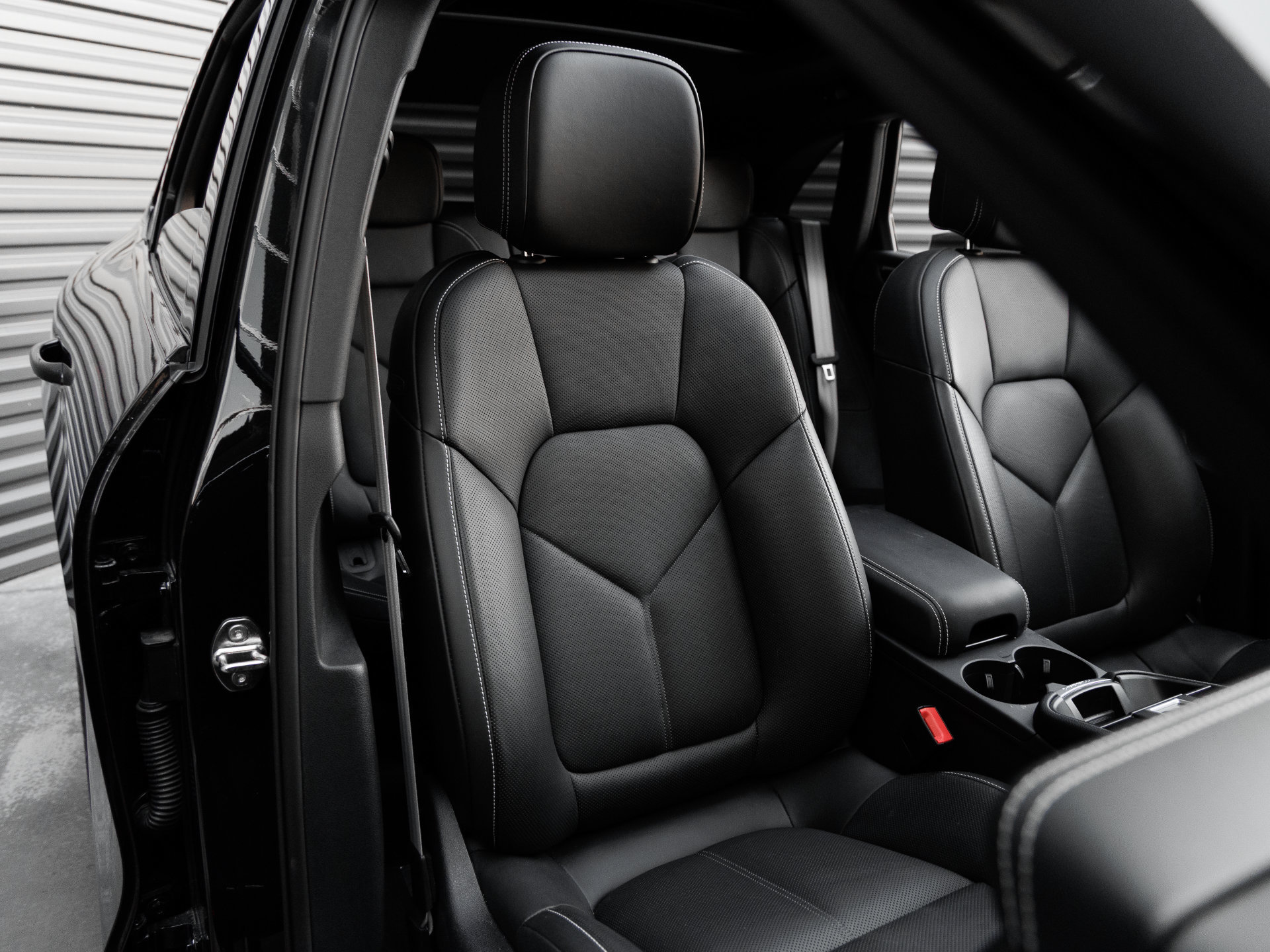 Certified 2026 Porsche Macan S AWD/4WD image 34