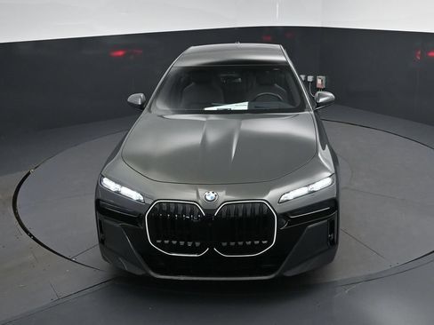 Certified 2026 BMW 740i w/ Executive Package RWD image 37