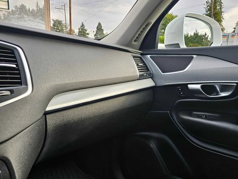 Certified 2022 Volvo XC90 T5 Momentum w/ Climate Package image 29