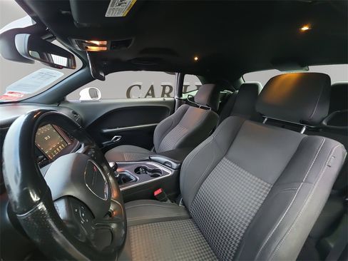 Used 2016 Dodge Challenger R/T w/ Driver Convenience Group image 10