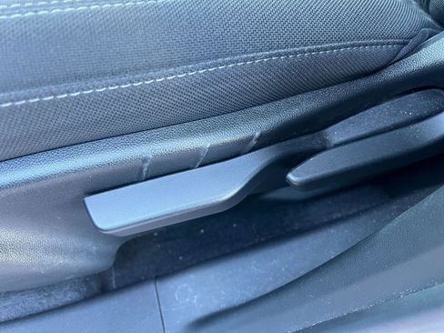 Used 2025 Chevrolet Equinox LT image 23