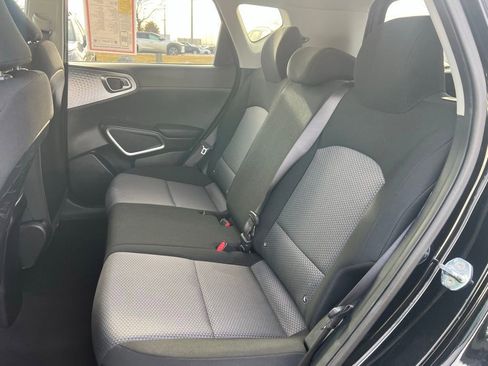Used 2023 Kia Soul LX image 17