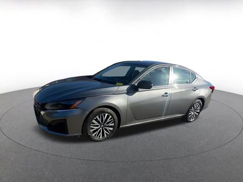 Used 2025 Nissan Altima 2.5 SV image 7