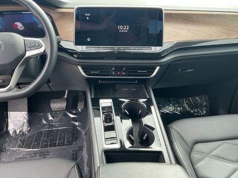 Used 2025 Volkswagen Atlas SE image 11