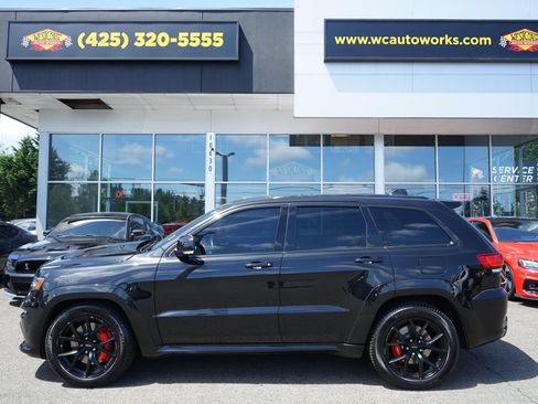 Used 2015 Jeep Grand Cherokee SRT w/ Luxury Group II AWD/4WD image 2
