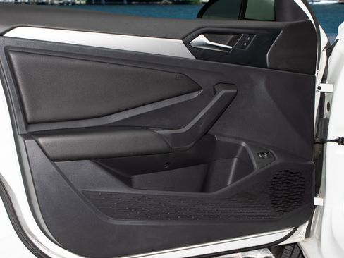 Used 2019 Volkswagen Jetta R-Line image 10