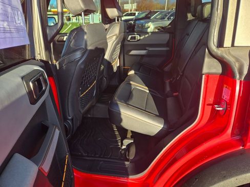 Used 2023 Ford Bronco Badlands image 8