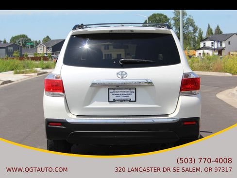 Used 2011 Toyota Highlander 2WD w/ Tech Pkg image 4