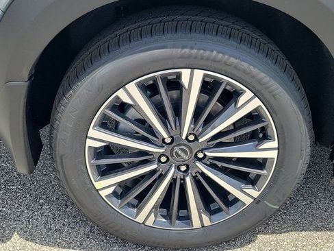 New 2026 Nissan Pathfinder Platinum FWD image 3