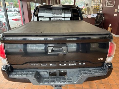 Used 2019 Toyota Tacoma Limited image 10