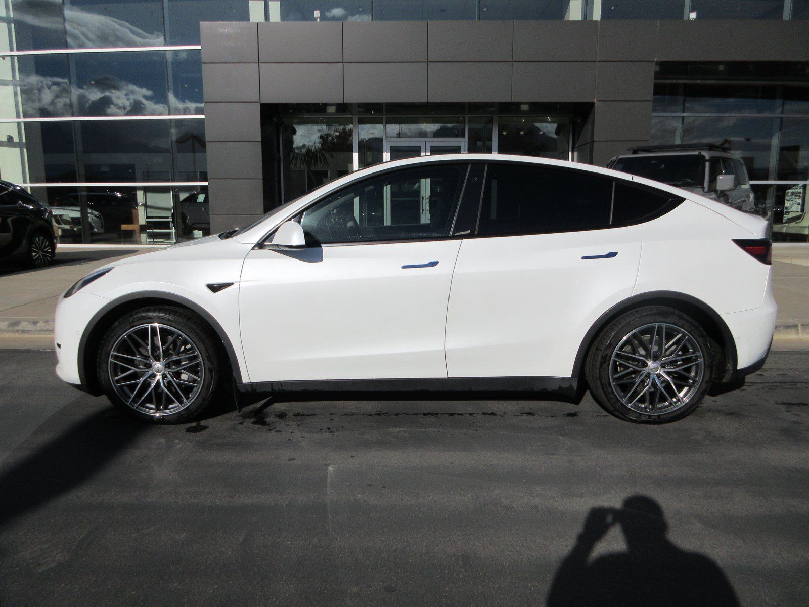 Used 2021 Tesla Model Y Long Range AWD/4WD image 3