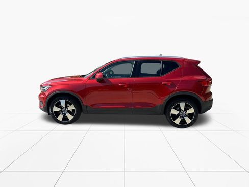 Used 2019 Volvo XC40 T4 Momentum FWD image 4