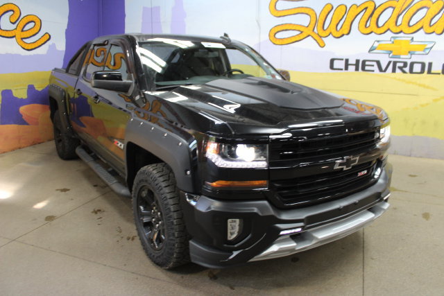 Used 2017 Chevrolet Silverado 1500 LT w/ Midnight Edition AWD/4WD image 2