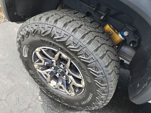 Used 2025 Chevrolet Colorado ZR2 w/ Technology Package AWD/4WD image 7