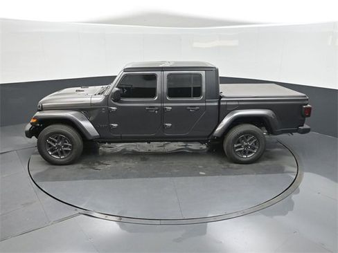 New 2025 Jeep Gladiator Sport image 31