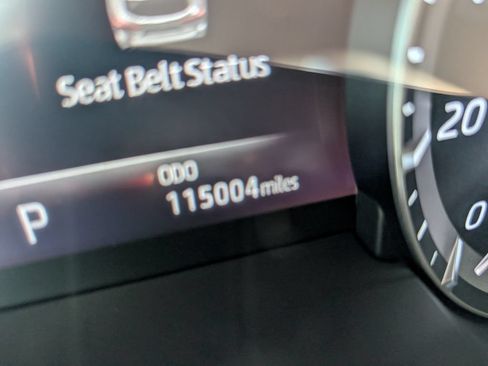 Used 2020 Toyota Highlander XLE FWD image 18