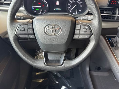 Certified 2024 Toyota Sienna LE image 17