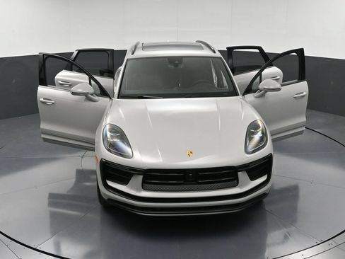 Certified 2026 Porsche Macan AWD/4WD image 33