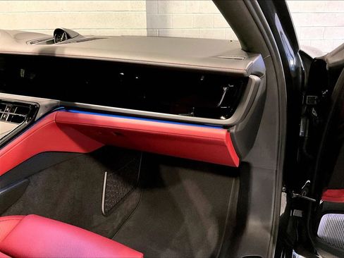 Certified 2025 Porsche Panamera GTS image 19