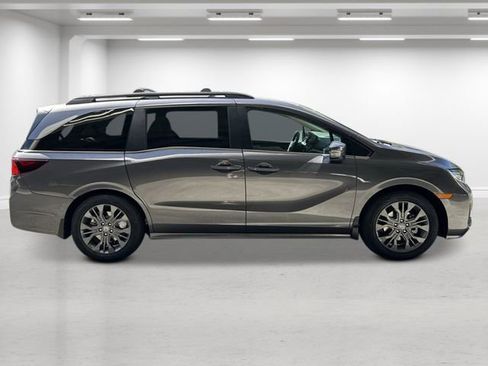 New 2026 Honda Odyssey Touring image 2