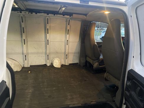 Used 2017 Chevrolet Express 2500 image 24