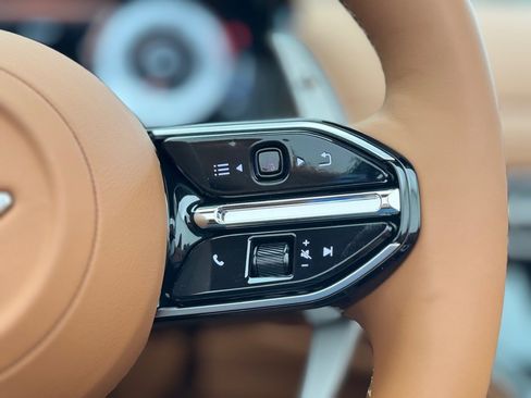 Used 2025 Aston Martin DB12 Volante image 31