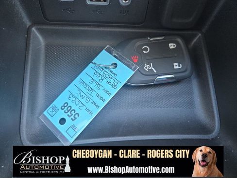 Used 2023 GMC Terrain SLE w/ Driver Convenience Package image 13