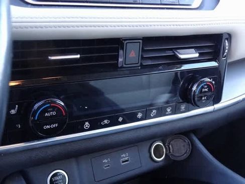 Used 2022 Nissan Rogue SV w/ SV Premium Package image 14