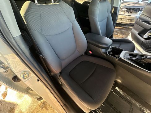 Used 2020 Toyota RAV4 LE image 28