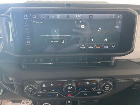 Used 2025 Jeep Wrangler Unlimited Sahara AWD/4WD image 38