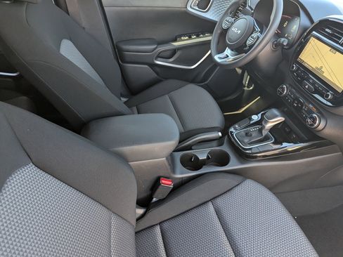 Certified 2023 Kia Soul S image 9