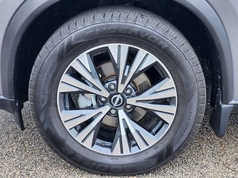 Used 2023 Nissan Rogue SV FWD image 8