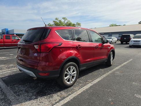 Used 2019 Ford Escape SE image 3