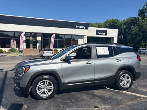 Used 2023 GMC Terrain SLE w/ Driver Convenience Package AWD/4WD image 6