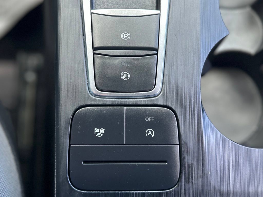 Used 2020 Ford Escape SE FWD image 18