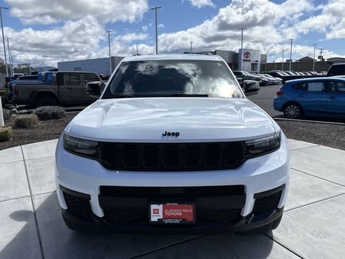 Used 2024 Jeep Grand Cherokee L Laredo image 3