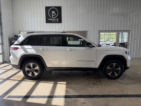 Used 2022 Jeep Grand Cherokee Limited 4xe w/ Luxury Tech Group II AWD/4WD image 5