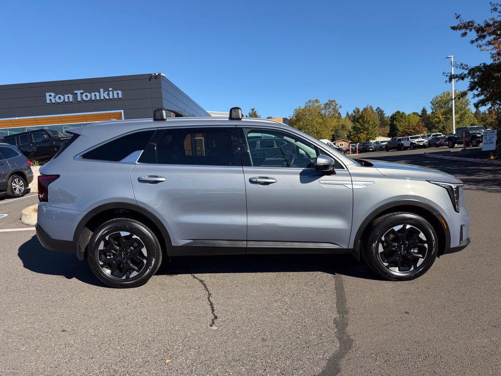 Used 2025 Kia Sorento S AWD/4WD image 8