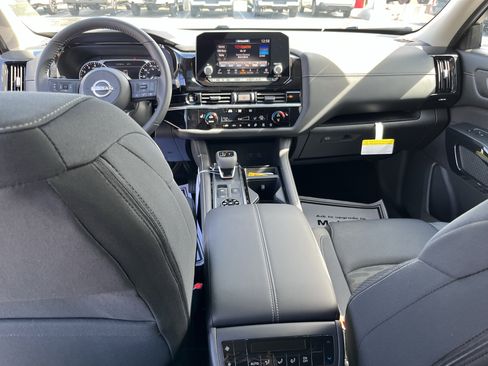 New 2025 Nissan Pathfinder SV w/ SV Premium Package image 18