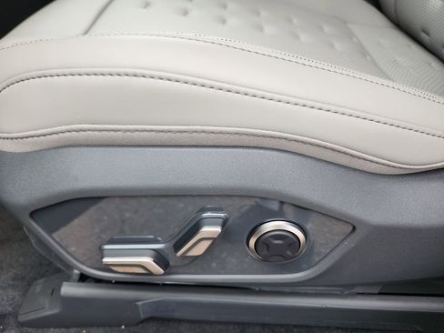 New 2026 Kia EV9 Wind image 9